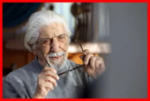 حضور نوشته روی سنگ مزار بازیگر سینما که همه را جذب کرد