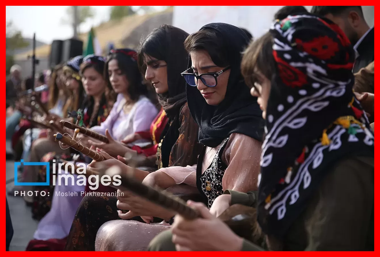 تصاویر دیدنی رقص مردان و نوازندگی دختران و پسران کردستان در جشن مهرگان + عکس‌های ویژه