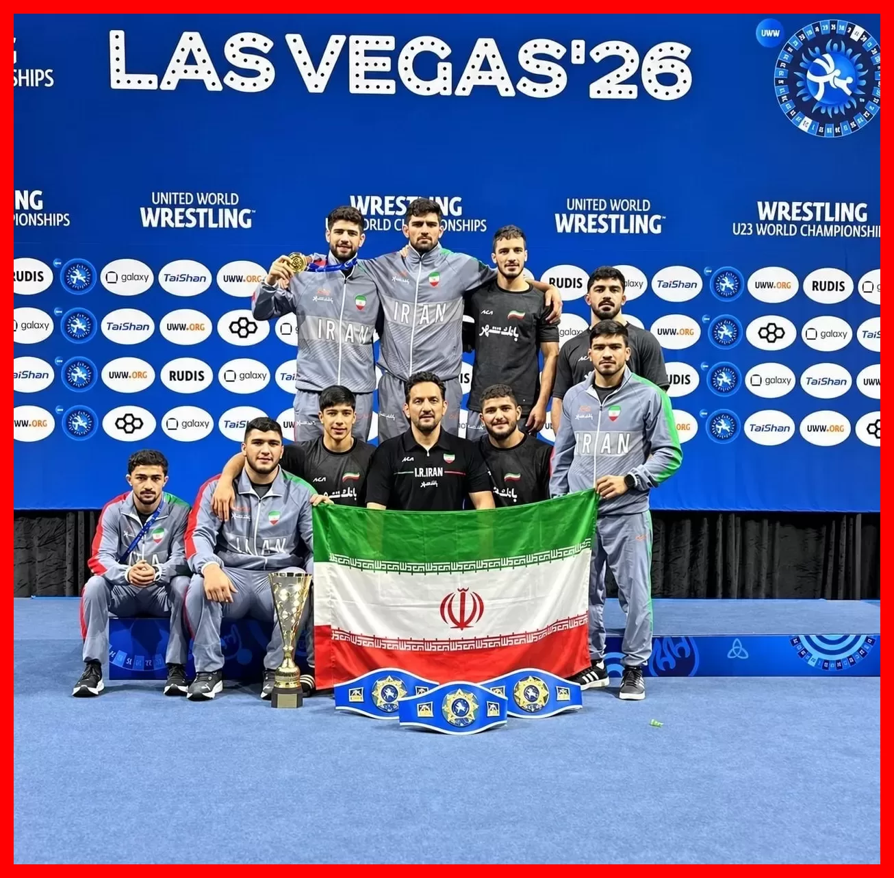 پیام رهبری به قهرمانان کشتی آزاد امیدهای جهان: دل ملت بزرگ ایران را شاد کردید