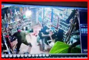 درگیری خونین در سوپرمارکت؛ فروشنده با قطع دستش به بیمارستان منتقل شد!
