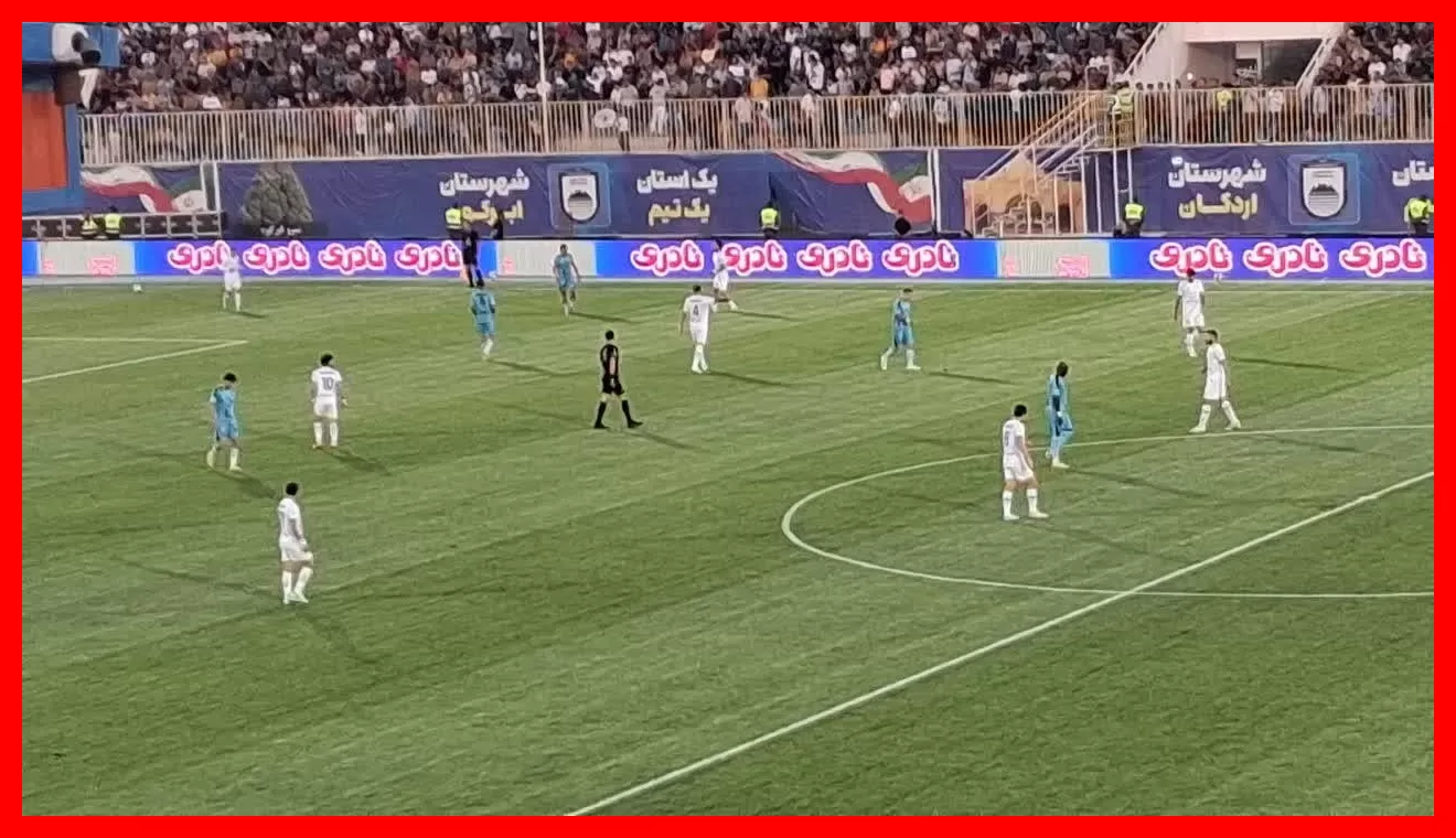 چادرملو 1 _ 1 استقلال؛ توقف آبی‌ها در راه صدرنشینی
