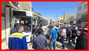 ۱۲ مصدوم در تصادف شدید اتوبوس شرکت واحد در اراک