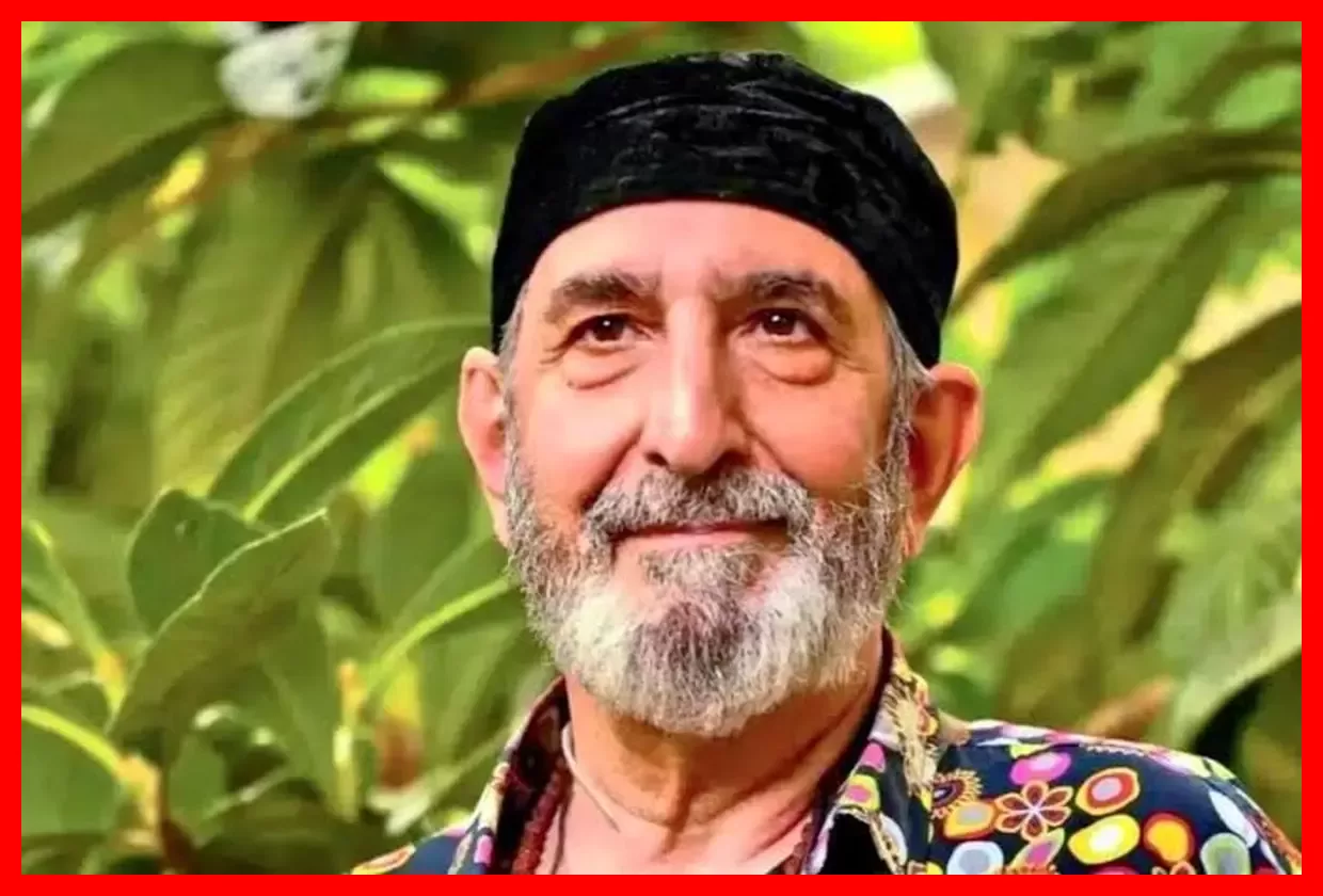 فرهاد آییش ۷۴ ساله با موتور در جاده‌های شمال ایران رکاب زد
