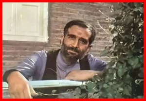 سنگ مزار پرویز فنی‌زاده با تکیه‌کلام به‌یادماندنی‌اش