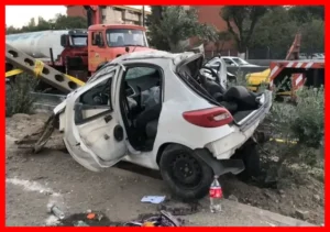 تصادف وحشتناک پژو ۲۰۷ با تیر چراغ برق؛ مرگ دلخراش ۲ زن